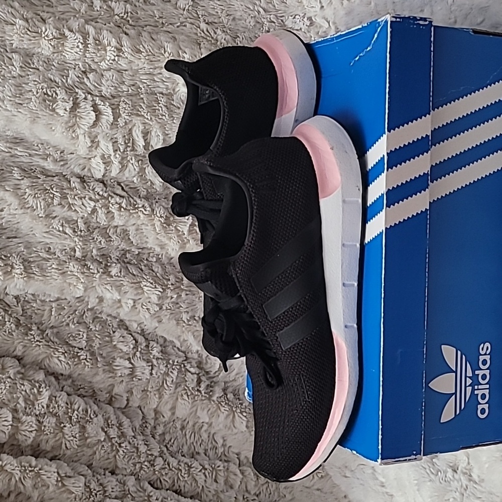 Adidas Swift Run in Black, Pink and White